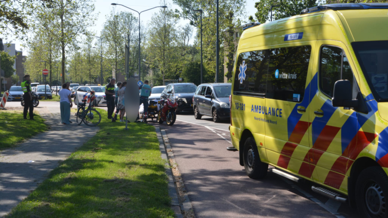 Motorrijder gewond na aanrijding op Alkmaarse kruising
